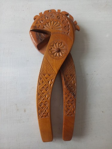 Casse noisettes bois - casse-noisettes, sculpté